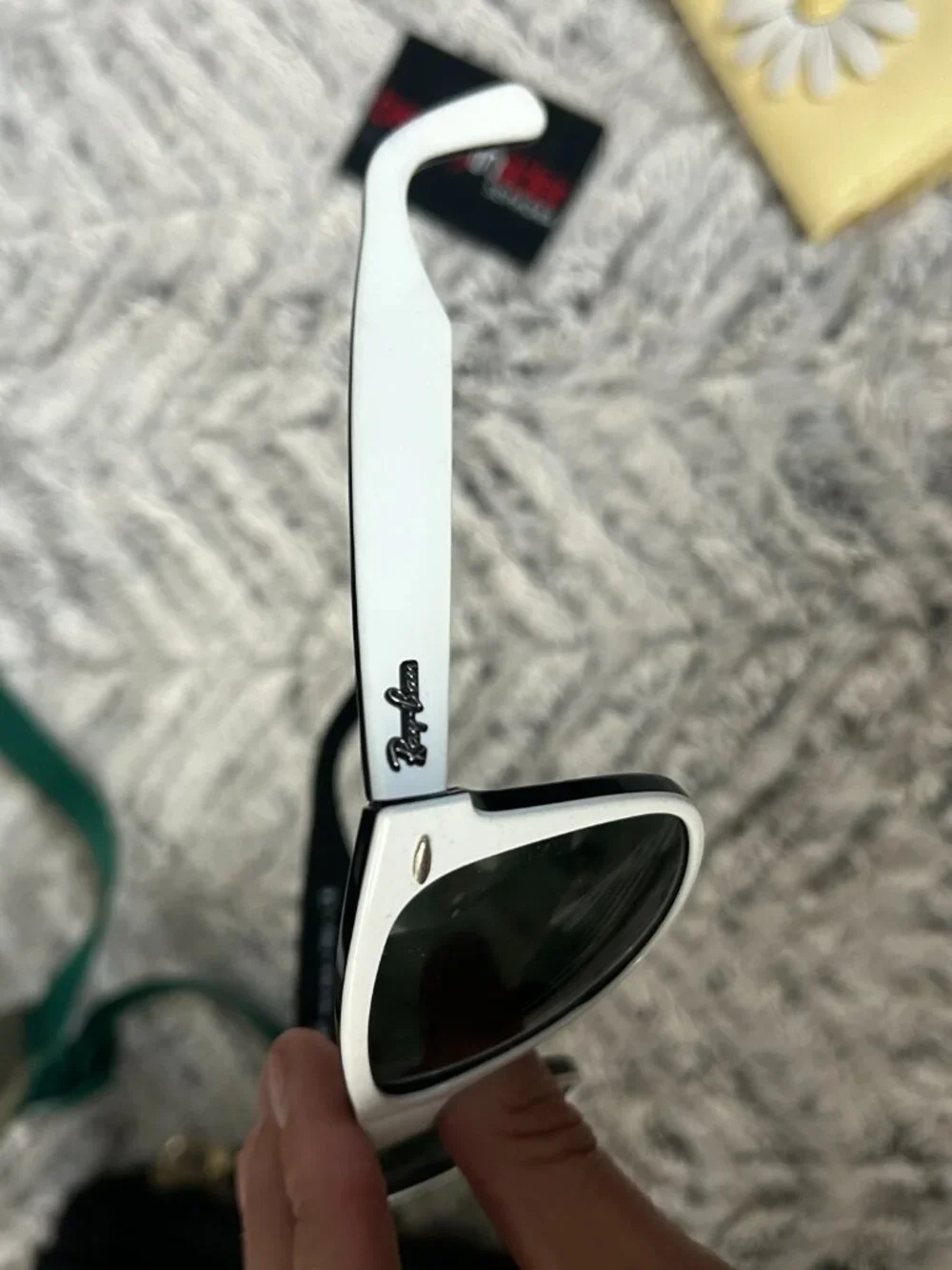Ray-Ban New Wayfarer Sunglasses White/Black RB2132 - Picture 4 of 5